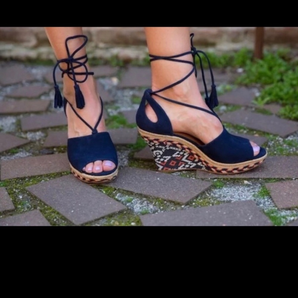 CABi Isla navy blue wedge size  8